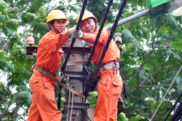 Tăng cường công tác kiểm tra đảm bảo điện trong dịp 30/4 và 1/5 ảnh 1